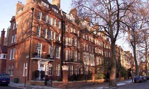 Cheyne Walk in Chelsea, London Cheyne Walk in Chelsea, London