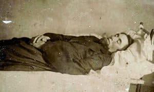 Post Mortem Photography: My hobby is collecting photos of dead people 1