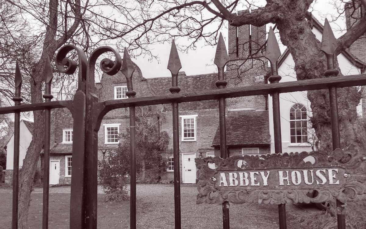 Cambridge’s Abbey House Buzzes With Paranormal Activity