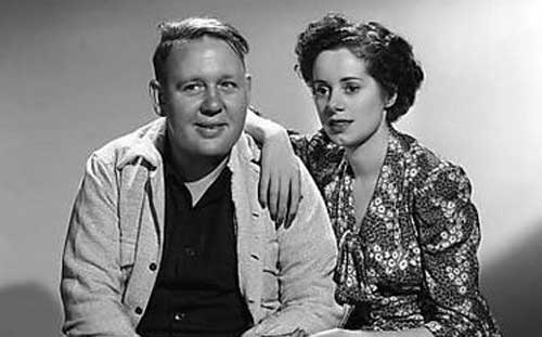 Elsa Lanchester and her husband, Charles Laughton, also a icon of the classic horror cinema.