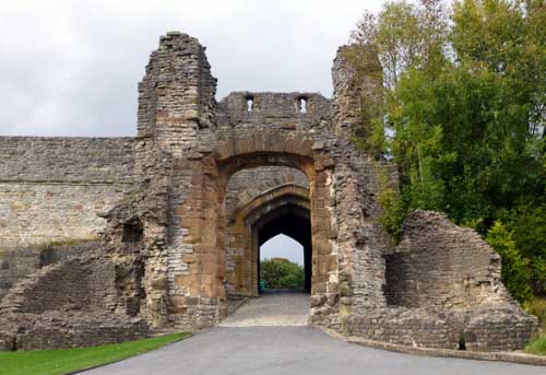 Entrance to the courtyard where Dorothy - the grey lady - wanders