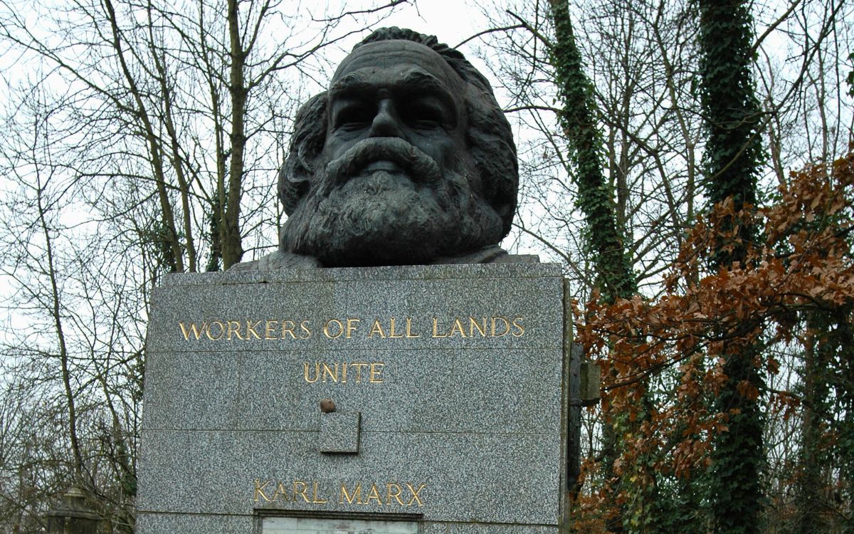 England’s 10 Most Notable Graves