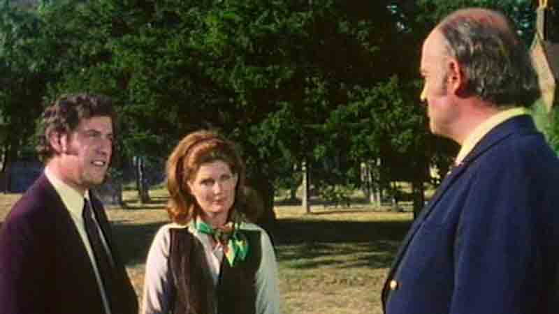 Gareth Thomas, Veronica Strong and Iain Cuthbertson in Children of the Stones (1977) 