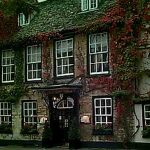 Tragic ghosts haunt MacDonald Bear Hotel in Woodstock 1