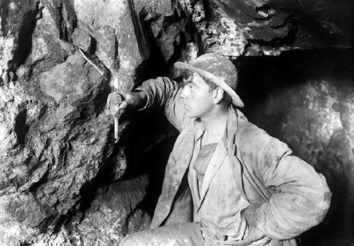 Wheal Alfred Mine Ghost: A Tale of Haunting and Deceit