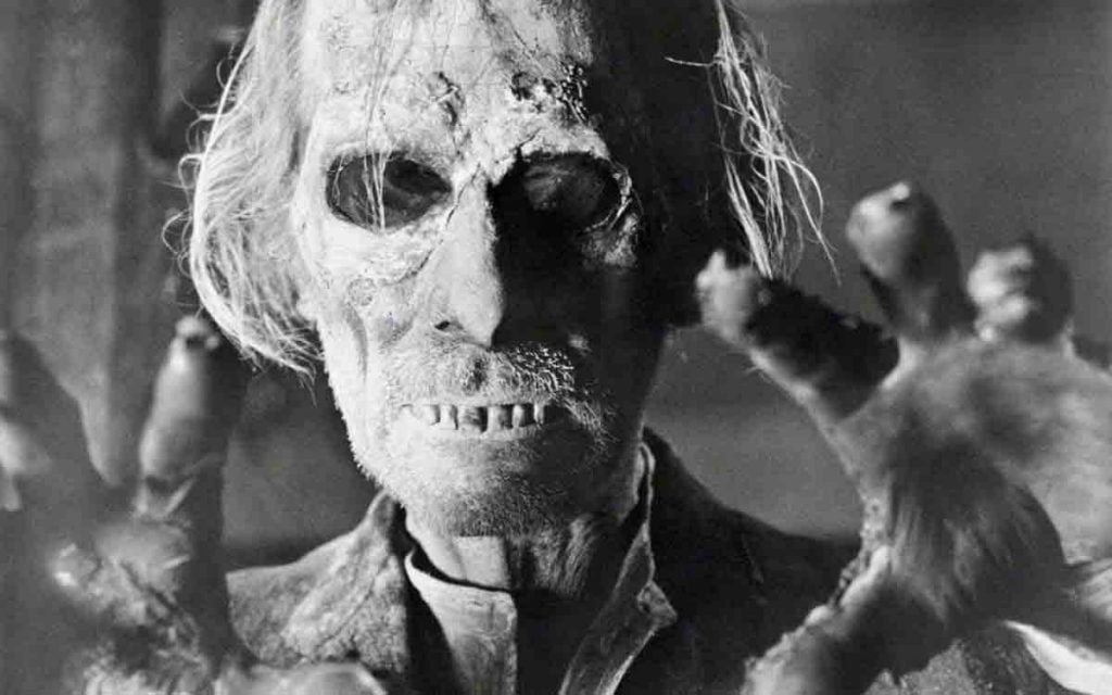 Peter Cushing in Tales from the Crypt