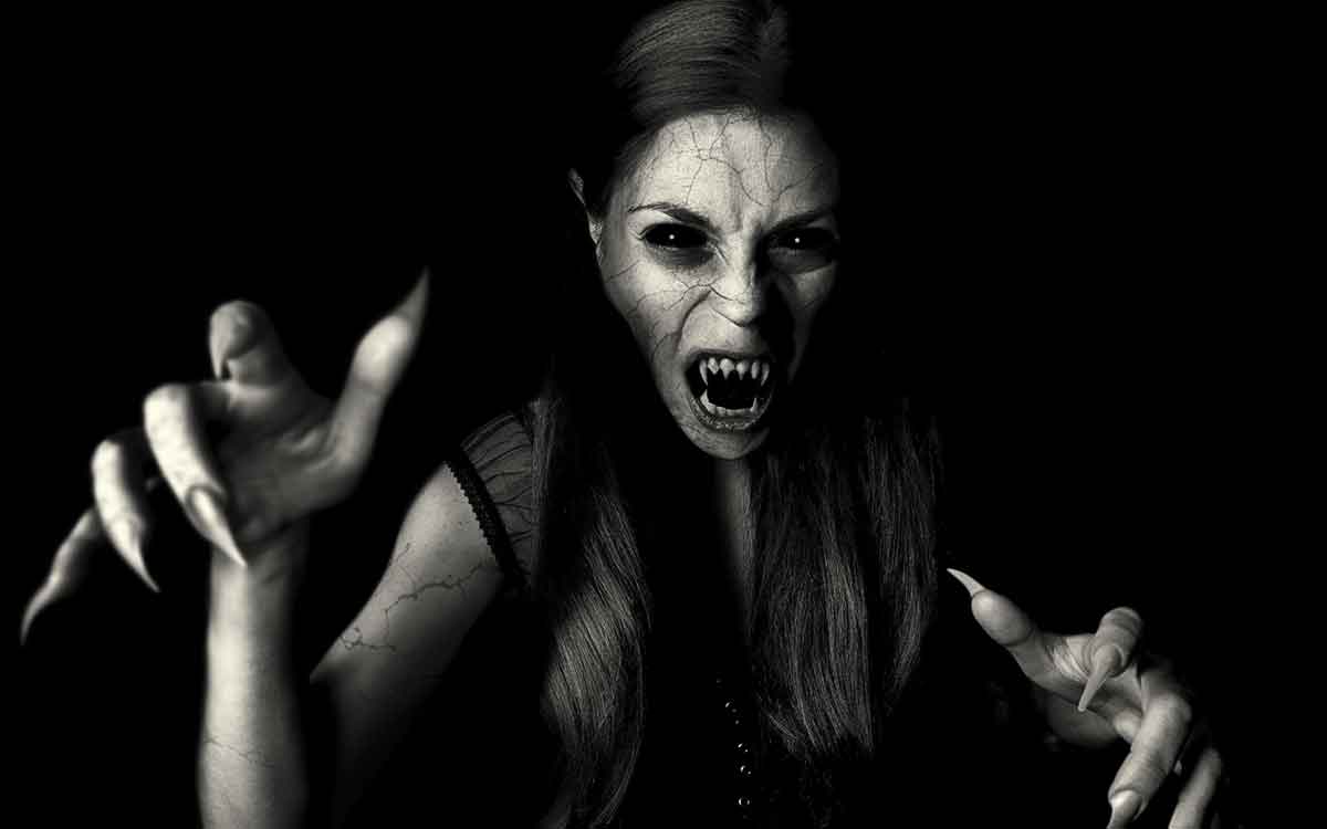 Peter Underwood versus The Vampire