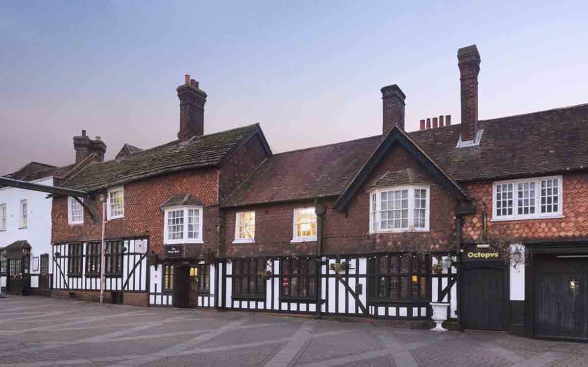 George Hotel Crawley: A True Account Of Ghosts And Murder