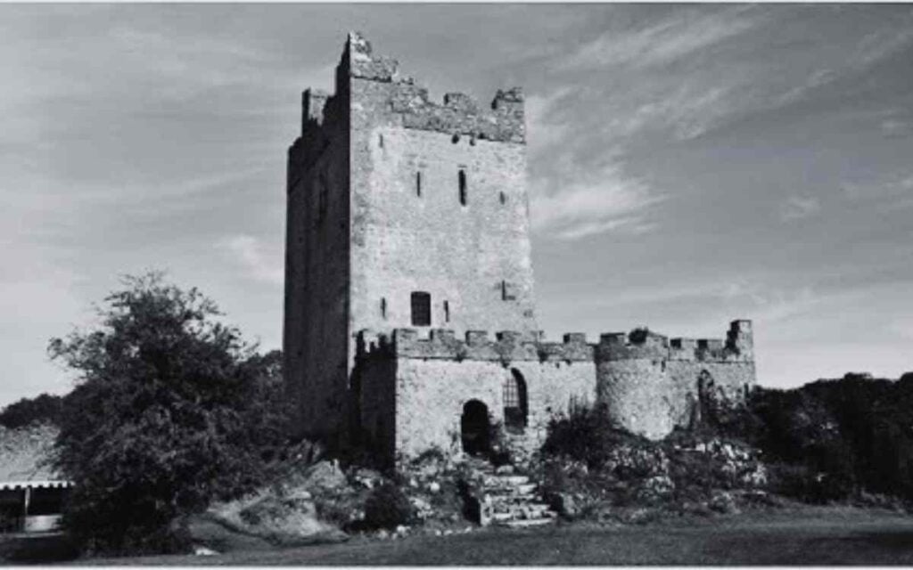Clonony Castle, Tudor castle of ghostly proportions 1