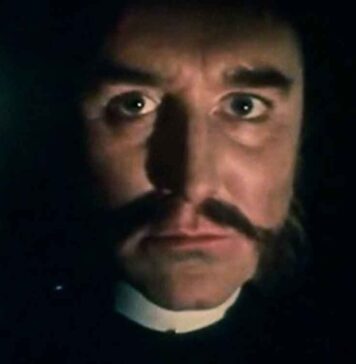 Robert Hardy as Dr Haynes in The Stalls of Barchester
