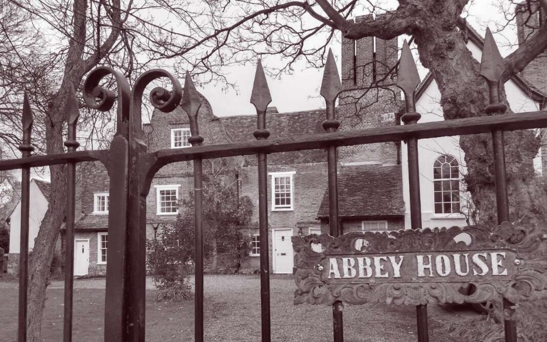 Cambridge's Abbey House Buzzes With Paranormal Activity Spooky Isles