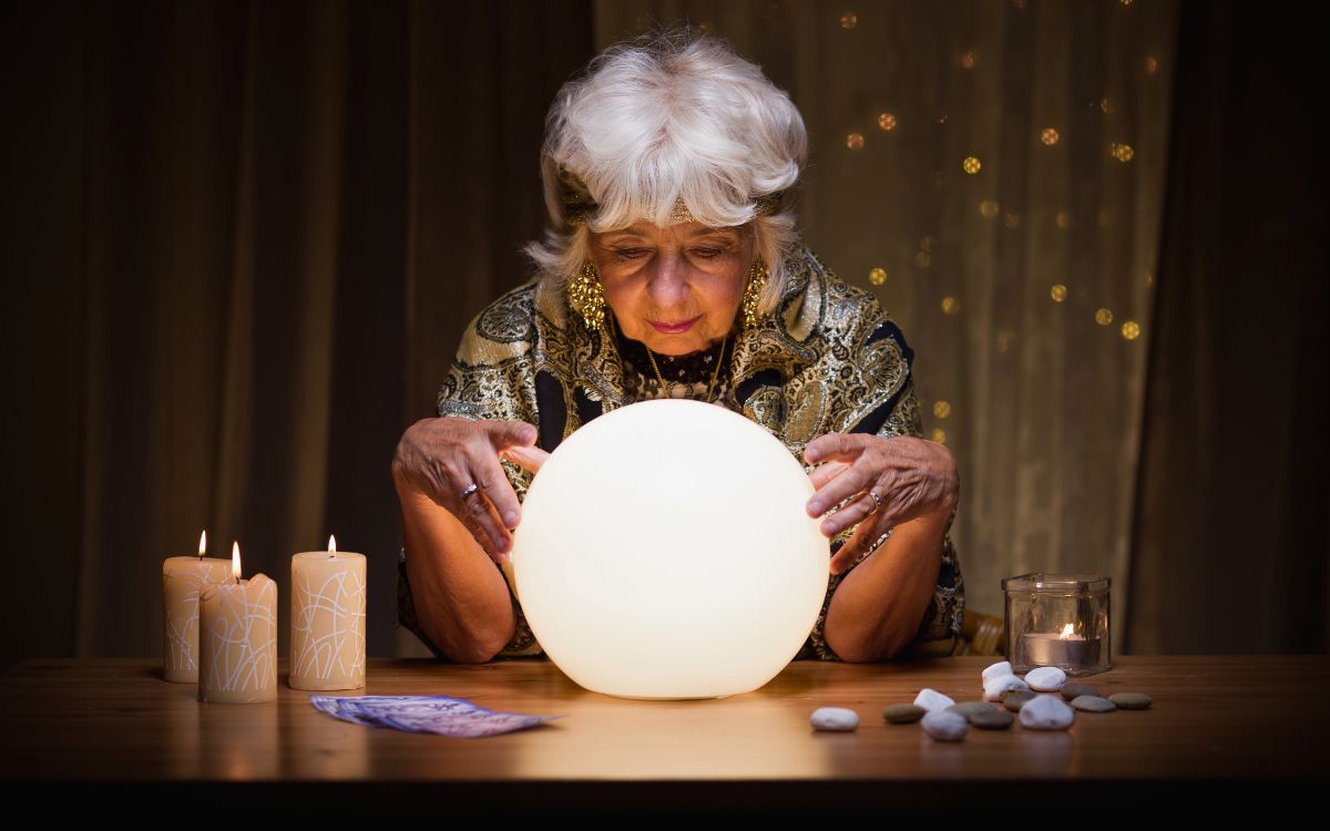 Fortune Telling For Beginners: How To See Into The Future 2 Crystal Ball Gazing