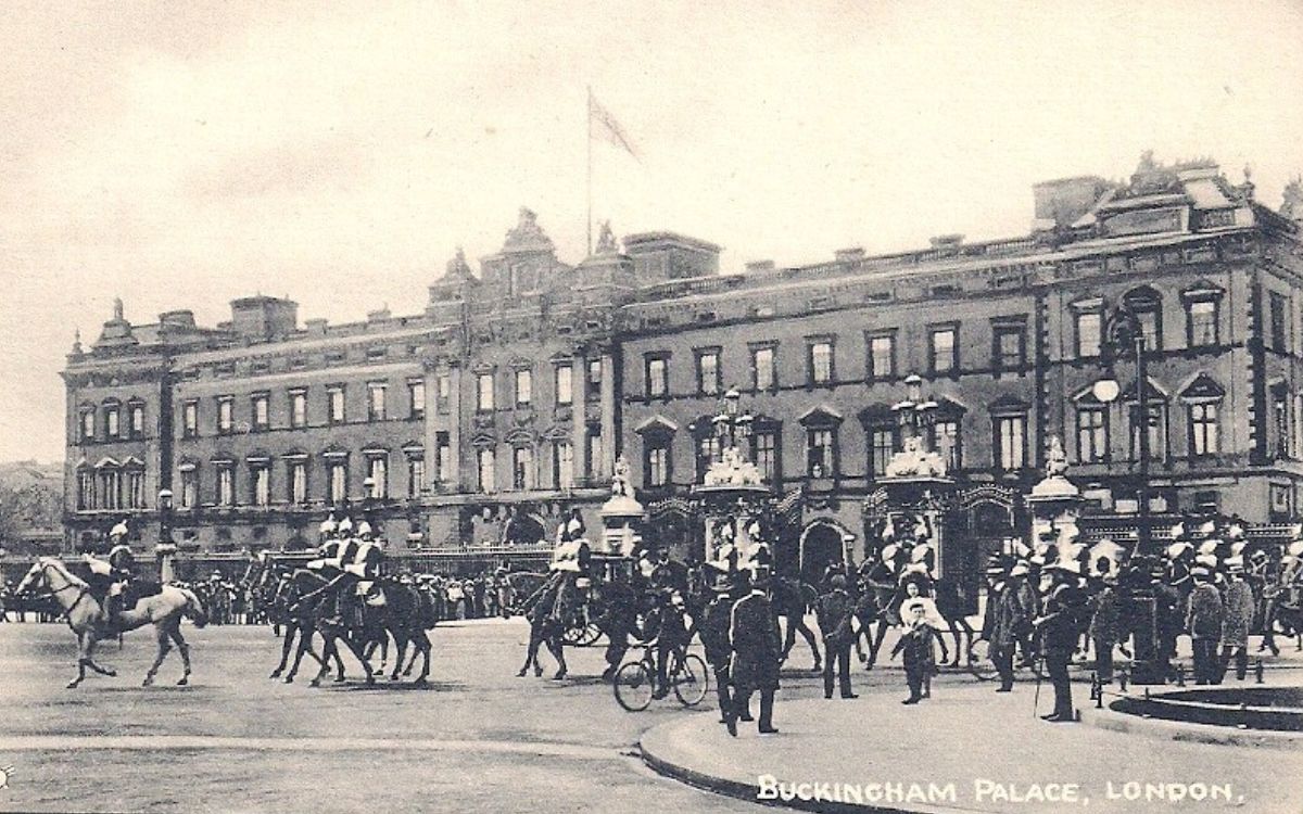 6 Most Haunted Royal Palaces Spooky Isles