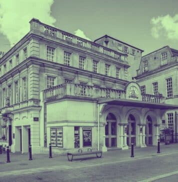 The Garrick's Head and Theatre Royal in Bath
