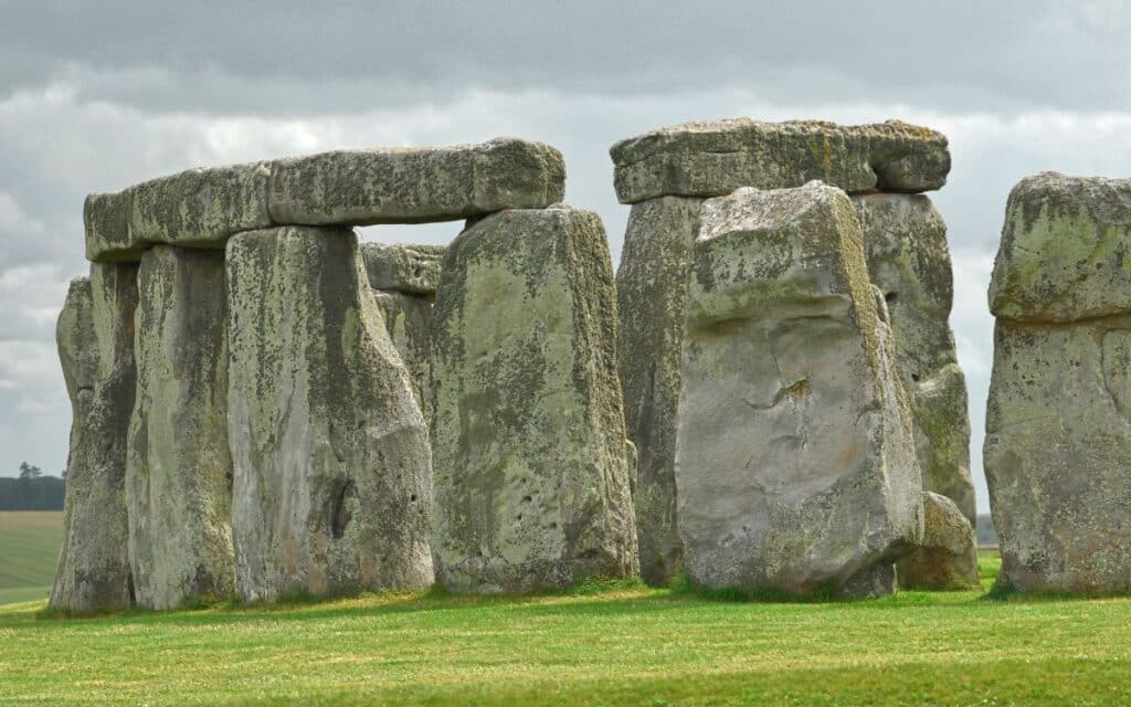 Is Stonehenge, an Ancient Burial Site or Computer? 1 Stonehenge in Wiltshire, England