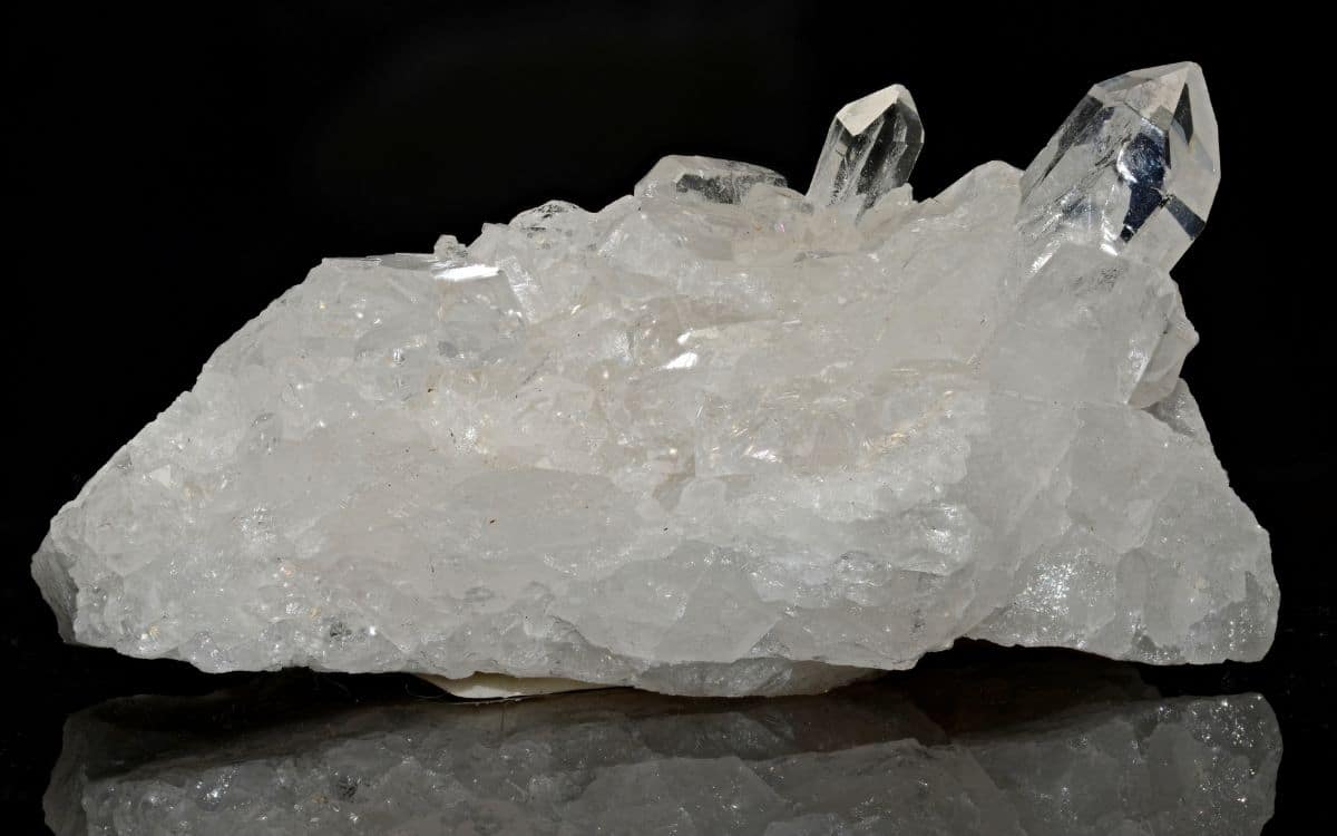 Clear Quartz: Amplifying Energy and Inviting Clarity