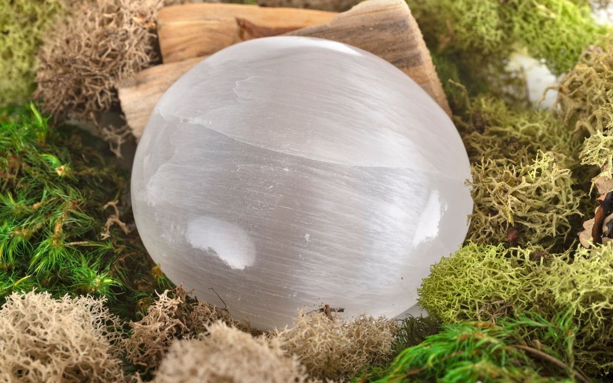Selenite: Unleash the Power of Mental Clarity and Emotional Healing