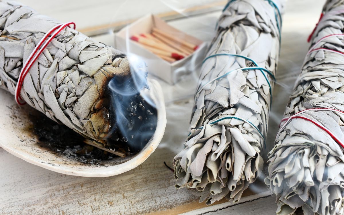 How to Make A Smudge Stick for Magic