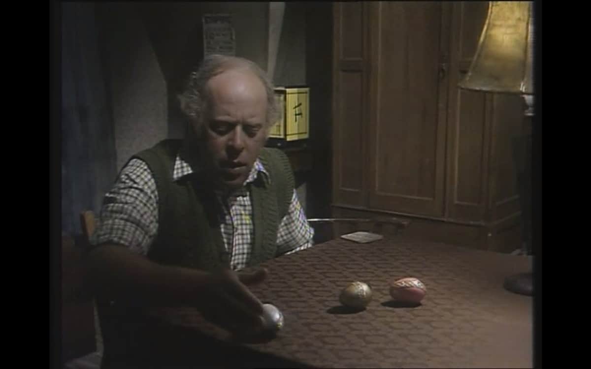 Shadows (S3, E3): And Now For My Next Trick