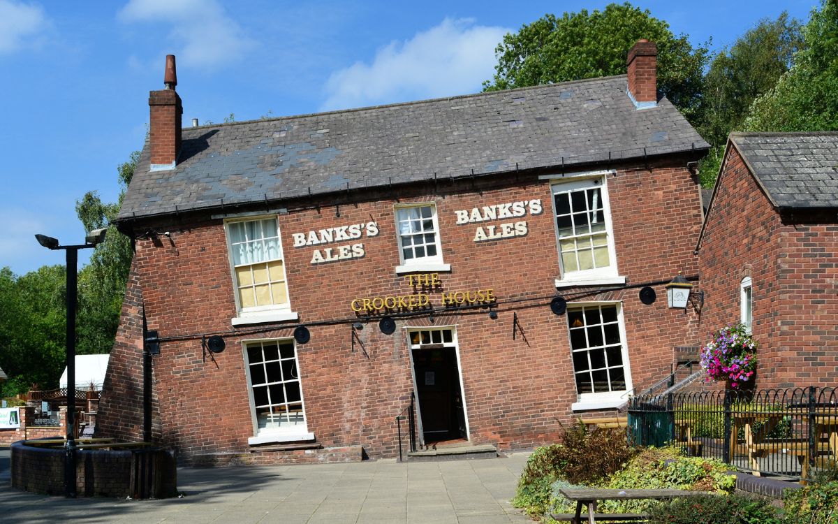 Himley’s Crooked House: Exploring Its Ghostly Mysteries