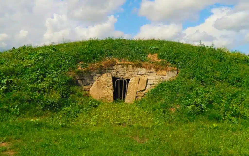 Mound of Hostages, Hill of Tara