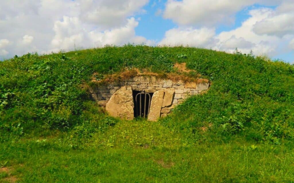 Mound of Hostages, Hill of Tara