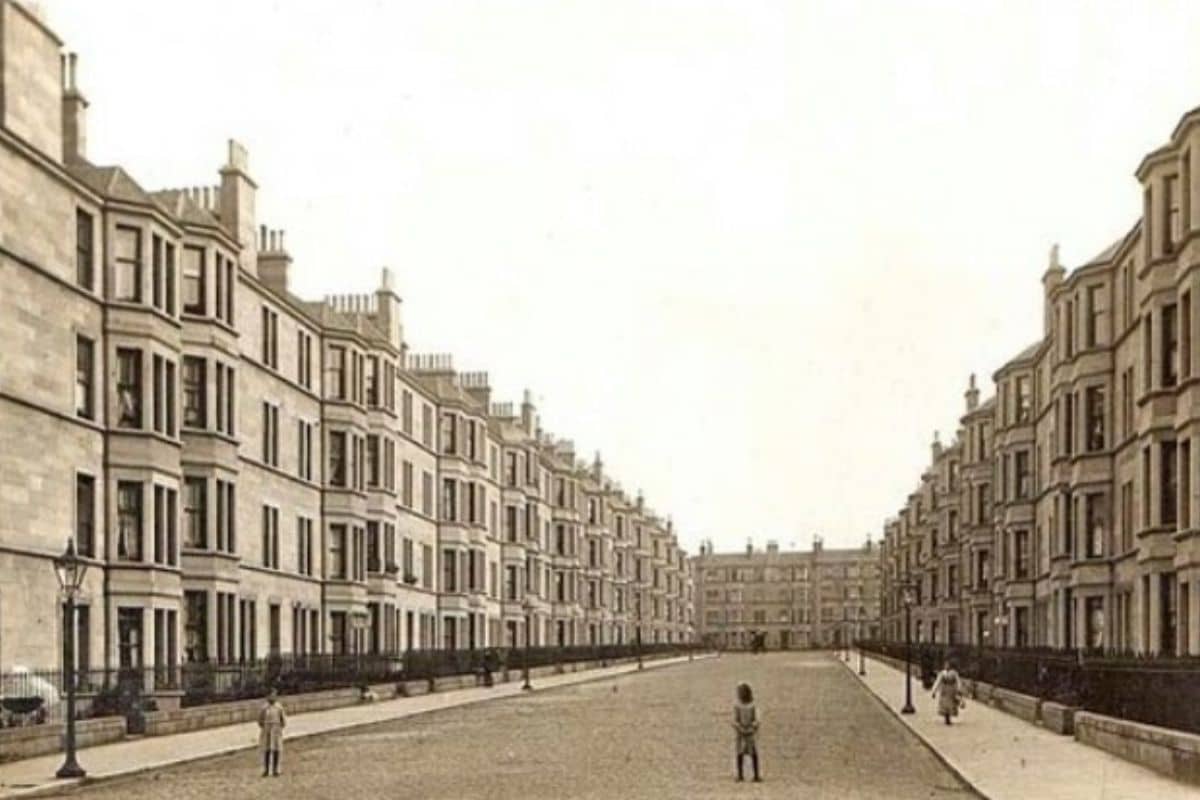 Apparitions on Arden Street, Edinburgh