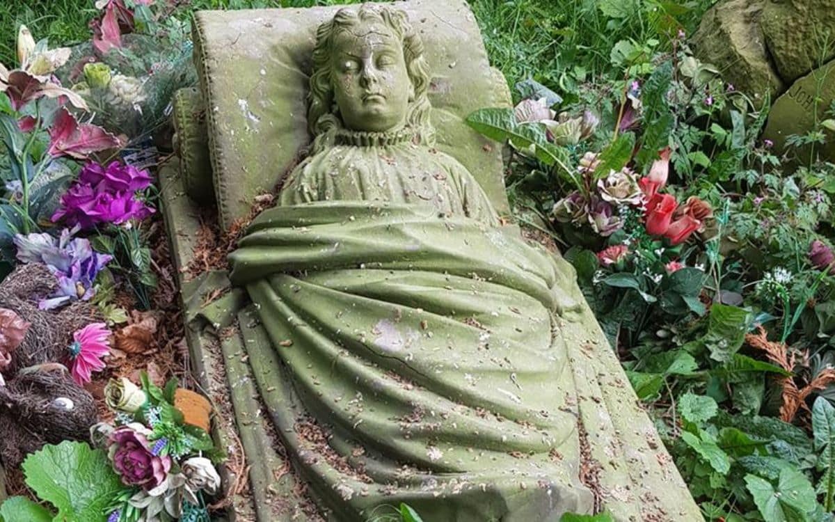 The Warning of the ‘Chewing Gum’ Grave