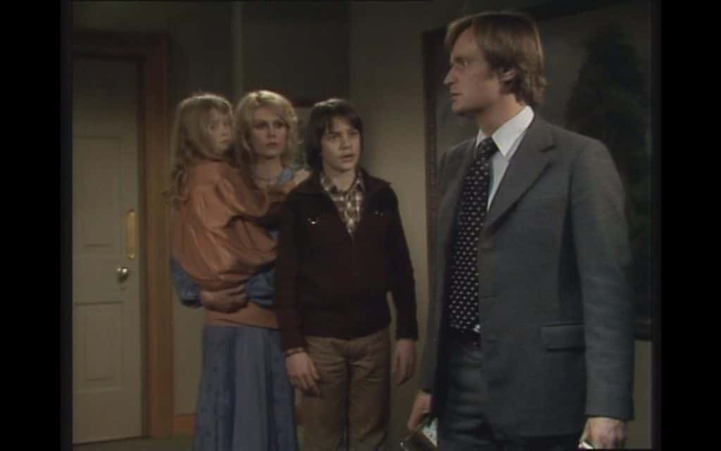 Sapphire & Steel - Assignment I: Escape Through A Crack In Time 1979 REVIEW 2 Sapphire & Steel assess the situation. L to R: Tamasin Bridge, Joanna Lumley, Steven O'Shea and David McCallum in Assignment I: Escape Through A Crack In Time (1979).