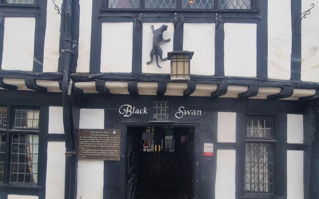 York is known as the City of Cats. The Swan York embraces that title, with a feline climbing up its frontage.