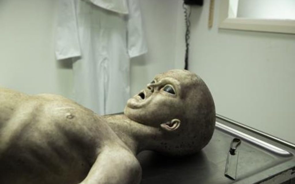 The Alien Autopsy Scandal, A Very British Con 1 The Alien Autopsy Scandal, A Very British Con 1