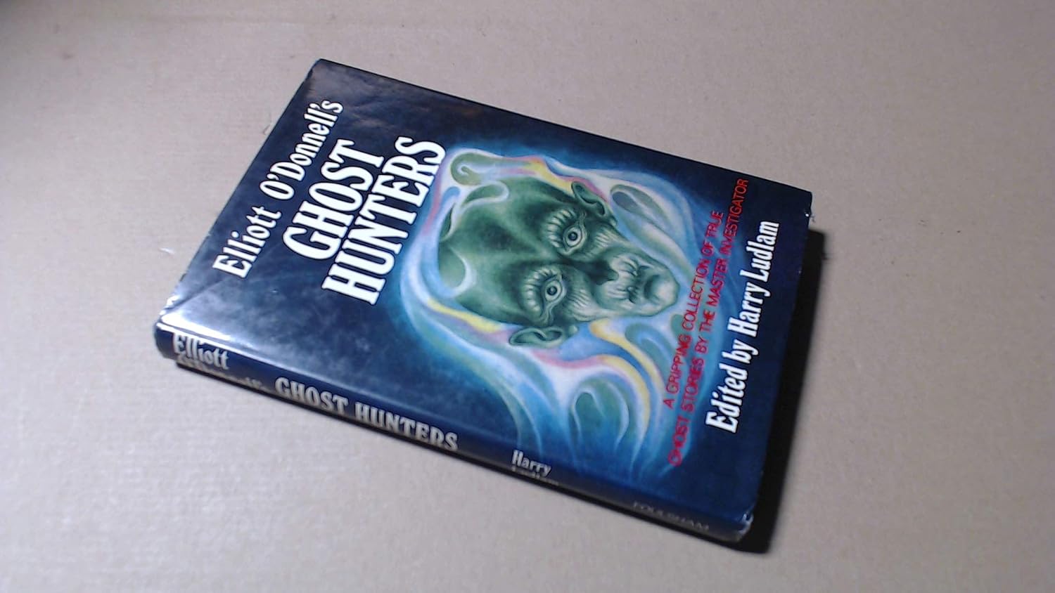 Elliott O'Donnell's Ghost Hunters book cover