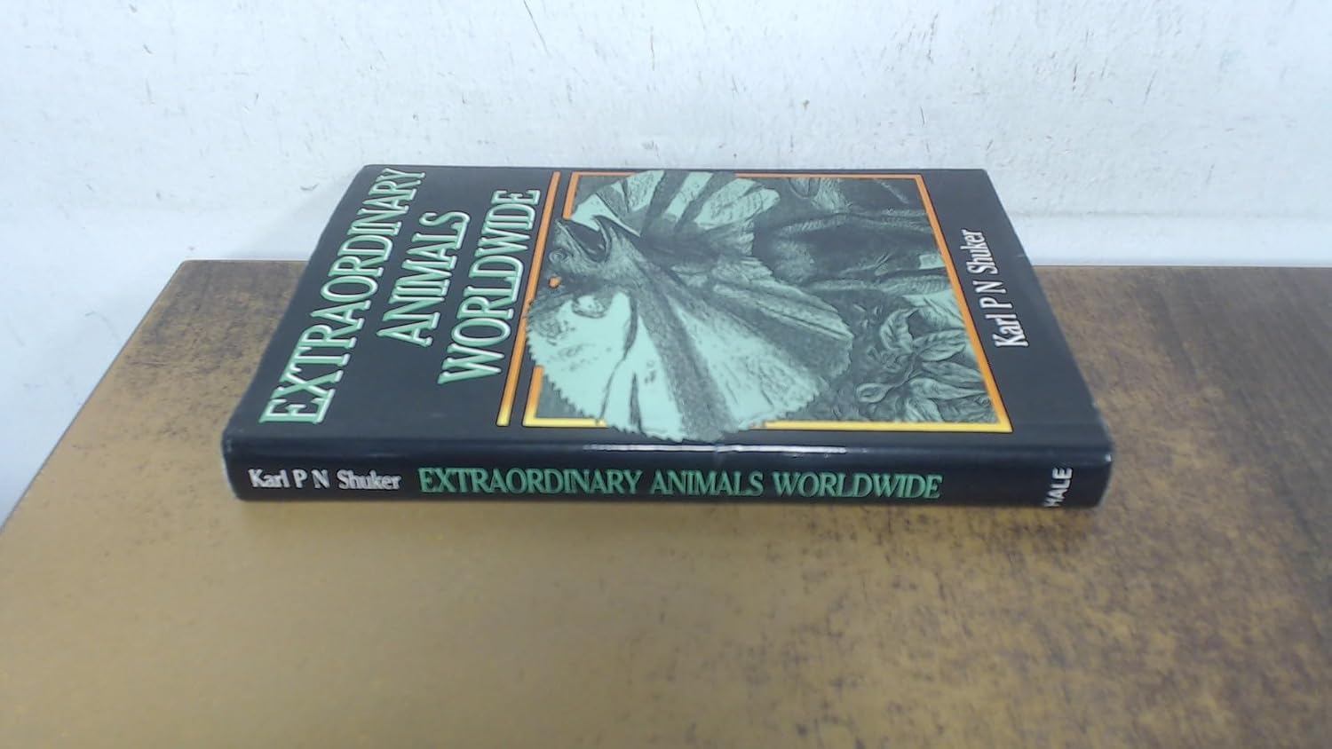 Extraordinary Animals Worldwide book cover